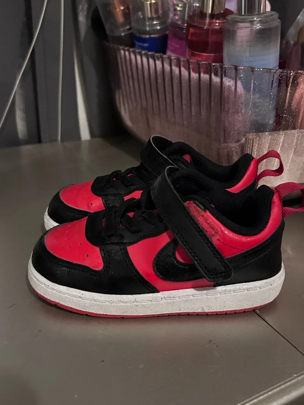 Nike Kids Black and Red Velcro Low-Top Sneakers